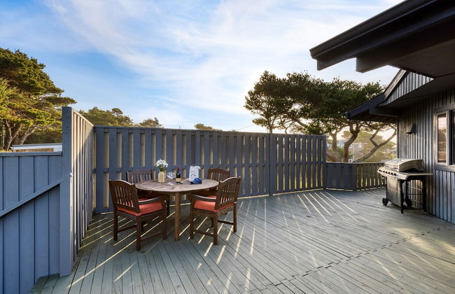 Half Block to Beach w Oceanview Patio Balcony The Shore Pine by Avantstay - Foto 29