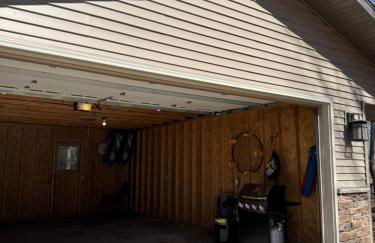 Woodlawn Lakeside Retreat - 2 BR Waterfront Cabin - Foto 18