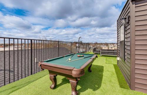 Luxe Newark Retreat with Rooftop Deck Pets Welcome! - Foto 26