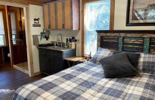 Rustic Texas Hill Country Vacation Rental with a Fire Pit - Photo 13