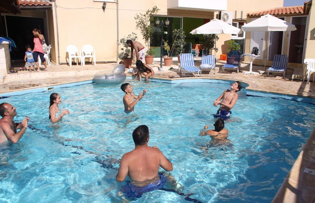 Kozis Hotel Apts - Photo 32