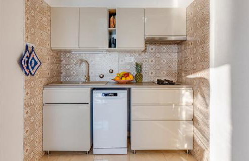 2 Bedroom Nice Apartment In Stara Baska - Foto 6