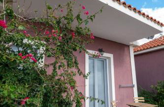 Lorraine's Cottage Style Studios, shared swimming pool and bbq only for guests at Simotata village - Photo 16