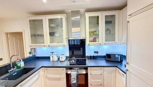 Luxury 3-Bed Apartment in Marylebone near Oxford Street & Baker Street by Staylio London - Foto 5, stove, dishwasher, storage, toaster