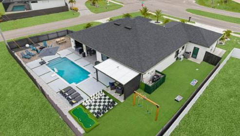 Relax & Play in Cape Coral Pool BBQ Family Fun - Foto 2