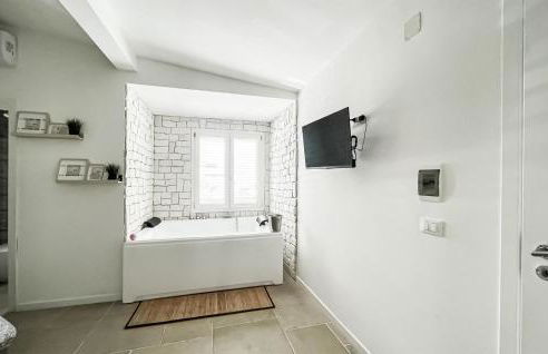 1 Bedroom Awesome Home In Leporano - Foto 24