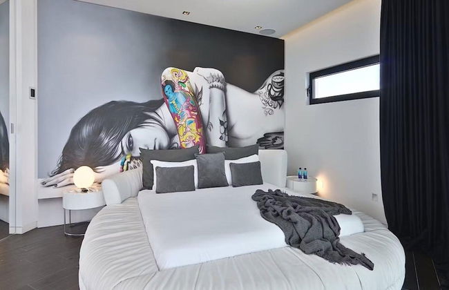 Striking Villa With Terraced Garden - Foto 2