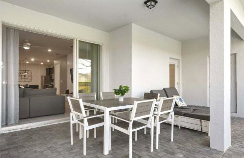 Relax in Style Pool, Resort Amenities, Near Disney - Foto 6