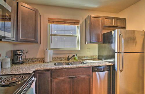 Resort Cabin with Nearby Pool and Lake Access! - Foto 11