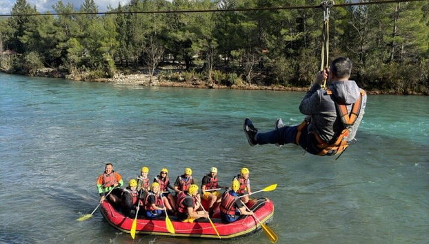 Actividad de rafting en grupo en Bozyaka - Foto 2