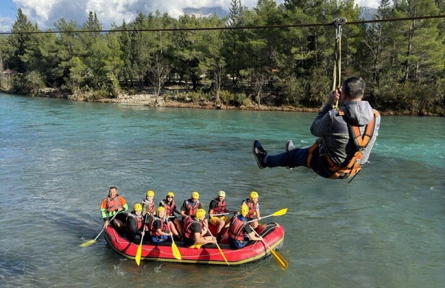 Actividad de rafting en grupo en Bozyaka - Foto 2