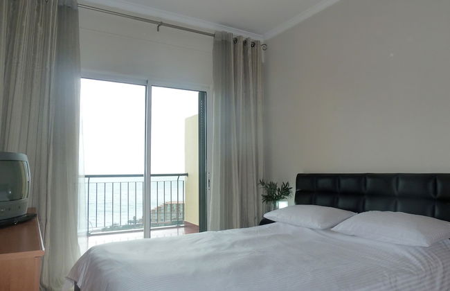 Oceanic Apartments - Photo 2