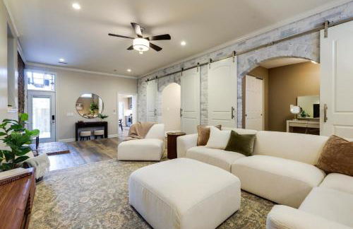 Walk to OTR! Hot Tub and Movie Room at Cincy Condo - Foto 7