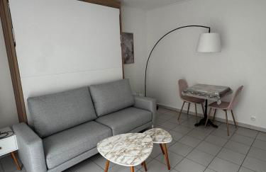 Mon Appart avec Terrasse et Piscine - Foto 3