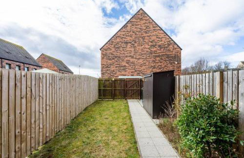 Bright, modern 2 bedroom house with free parking! - Foto 3