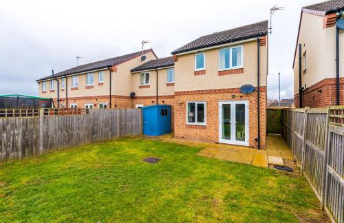 Relaxing 3 Bedroom Chester Home with garden - Photo 9