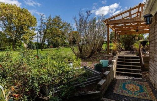 Historic Cottage Retreat-IG Cowboy Pool-Hot Tub - Photo 35