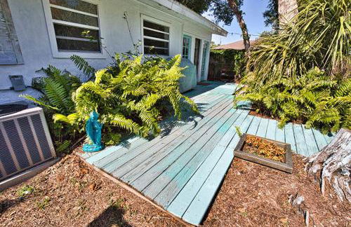 Pet Friendly & Firepit Minutes to Beach Sleeps 6 - Foto 49