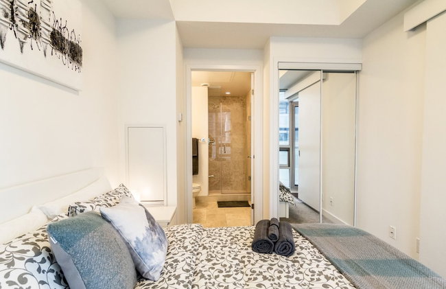AOC Suites 2 Bedroom Condo, City CN Tower View - Foto 7