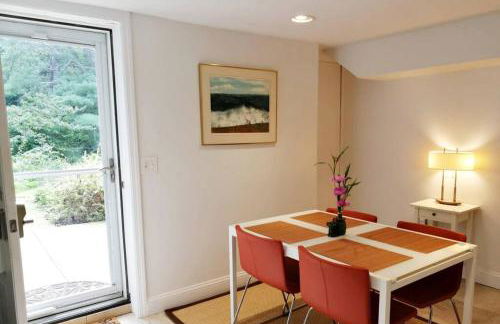 Contemporary 3 Bedroom Apt with Sauna in Woods - Foto 18