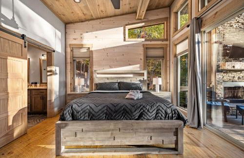 Honeysuckle Chalet - Luxe Mountain Chalet - Hot Tub, Wi-Fi, Pool Table, Party Deck, Fire Pit - 15 mins to Blue Ridge! - Foto 27