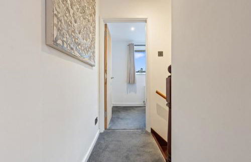 Cozy 2BR Getaway - Private Hot Tub & Bath Retreat - Foto 7