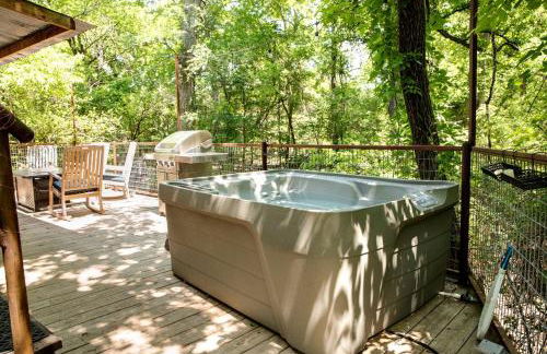 Hobbit Treehouse with Waterfall on the Brazos River for Glamping in Texas - Foto 7