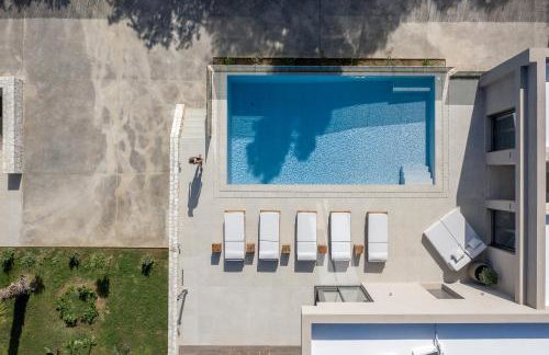 Amalthia Villa, Heated Pool & Walk to the Beach, By ThinkVilla - Photo 3