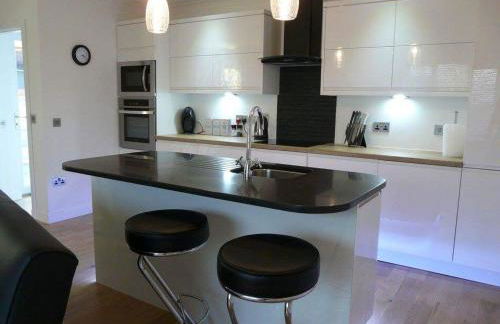 Langley Cottage with patio, spacious rooms - part of Langley Serviced Apartments several properties in Wick - Photo 8