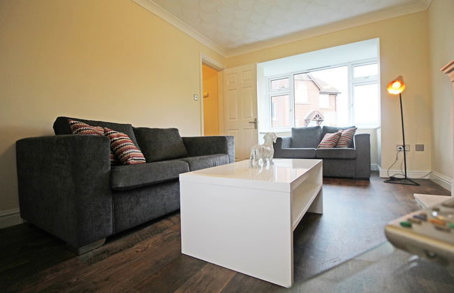 3 Bedroom Holiday Home With River Views - Photo 14