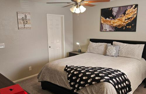 This cute 3 bedroom 2 and half bath is cozy - Photo 50