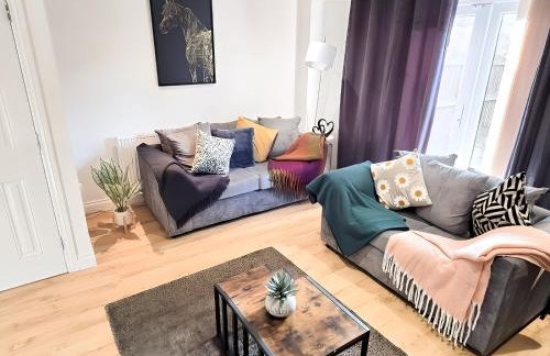 2ndHomeStays- Bilston- Contractors Friendly Townhouse - Foto 1