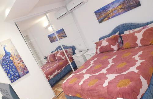 Iris Apartment with Jacuzzi - Easy City Access - Foto 13