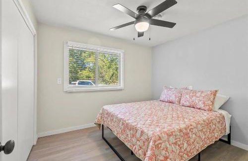 Riverside Retreat - Renovated Home on 15 Acres! - Foto 35