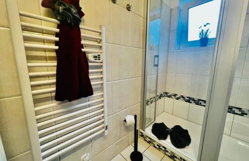 SeeLund - Meeresrauschen lauschen - ruhiges sonniges Apartment mit Garten und Terrasse nahe Strand und Ostsee - Foto 15