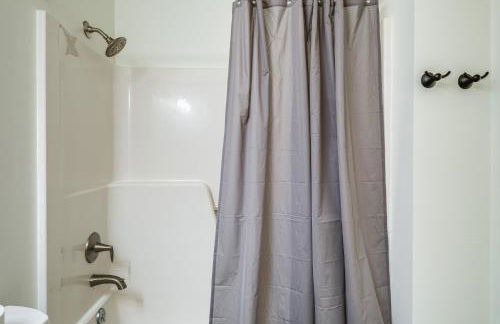 Pet-Friendly Roanoke Home with Fire Pit and Grill! - Foto 17