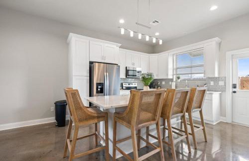 NEW Youngsville Escape KING Beds Cajun Luxury WiFi - Foto 22