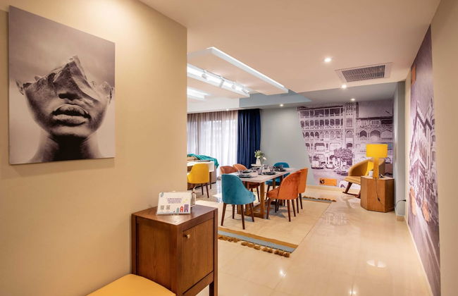 Xuru Stays I Waterfront Designer 2BR - 5 min to Airport - Foto 28