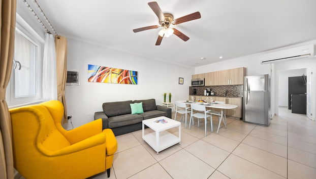 Lovely 1br1ba Condo Walk to Beach Pool BBQ - Foto 2, Habitación