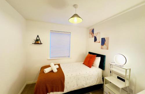 Entire 3-Bed Home, 5 mins to City Centre, Sleeps 6, 2 Free Parking - Foto 6