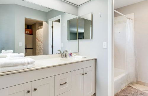 Village des Pins Sarasota 2BR Condo with Pool - Foto 6