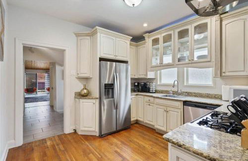 1930s Austin Charming Home and Hot Tub Near South Congress - Photo 3