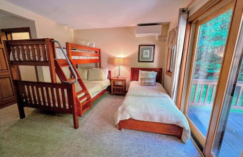 FC44 Renovated 3bed 3bath Forest Cottage AC views yard fast wifi Walk to skiing - Foto 28