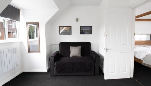 One-Bedroom flat in Cheam Village - Foto 1