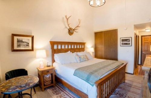 1 Bedroom Suit at Trailhead - Top Floor - Mountain Views - Photo 12
