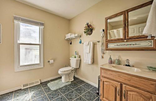 3 Mi to Lake Michigan Access Sawyer Home with Patio - Foto 15