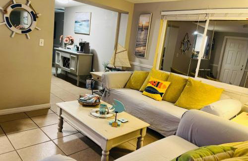 Coastal Cottage in Port Richey, Pet-Friendly Getaway Near Beaches, Parks, and Tampa - Foto 7