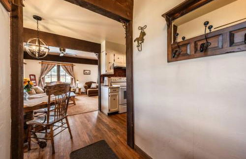 New! Historic Chalet in Colorado National Forest - Foto 34