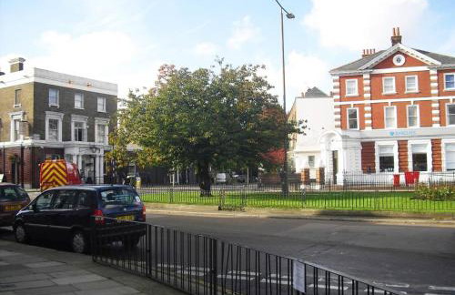 Elegant & spacious parkside 2-bedroom 2-bathroom flat in period building facing Blackheath - parking, great Greenwich location, easy for O2 Arena and City, very near Marathon start line! - Foto 50