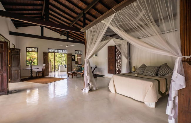 Lovely Lakeside Villa With Large Pool Poolside Dining - Foto 9